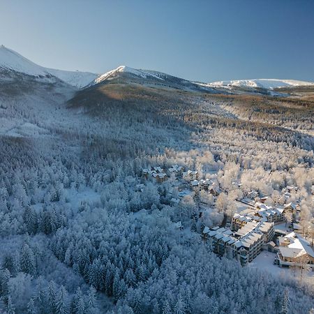 Green Mountain 5* Hotel คาร์ปัตซ์ ภายนอก รูปภาพ Aerial view of the village