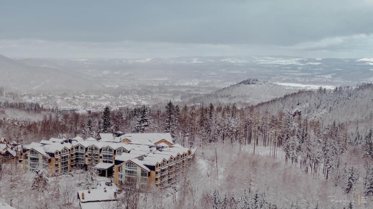 Green Mountain 5* Hotel คาร์ปัตซ์ ภายนอก รูปภาพ Aerial view of the resort