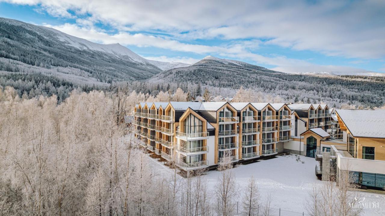 Green Mountain 5* Hotel คาร์ปัตซ์ ภายนอก รูปภาพ The Village at Sun Peaks
