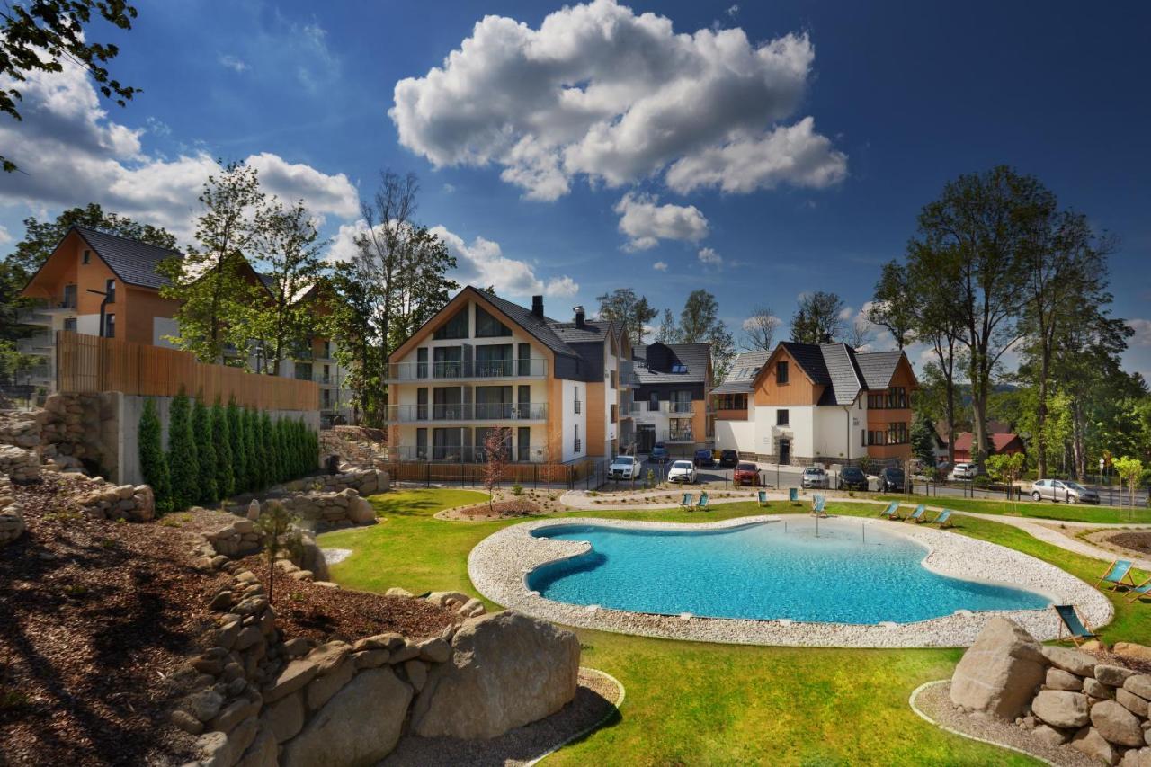 Green Mountain 5* Hotel คาร์ปัตซ์ ภายนอก รูปภาพ Residential complex in the village
