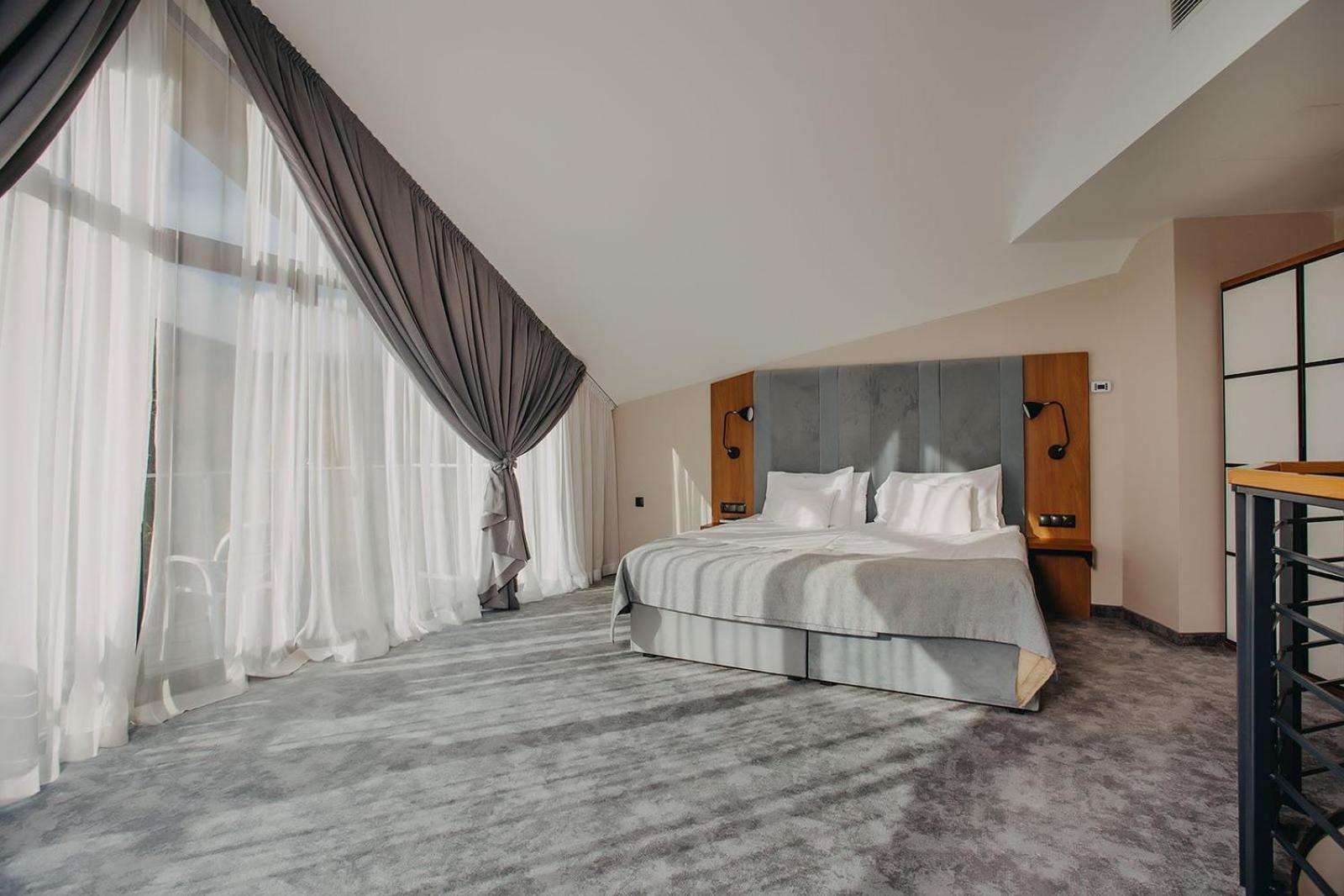 Green Mountain 5* Hotel คาร์ปัตซ์ ภายนอก รูปภาพ A room at the hotel