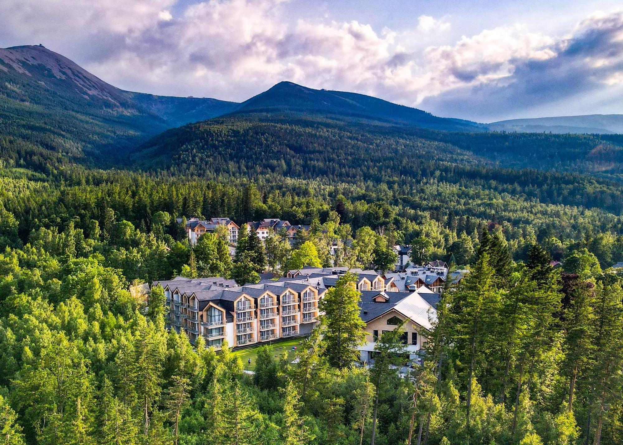 Green Mountain 5* Hotel คาร์ปัตซ์ ภายนอก รูปภาพ The Village at Loon Mountain
