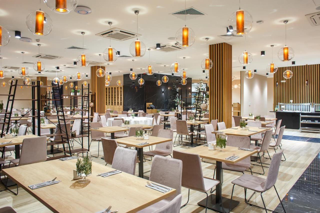 Green Mountain 5* Hotel คาร์ปัตซ์ ภายนอก รูปภาพ The restaurant