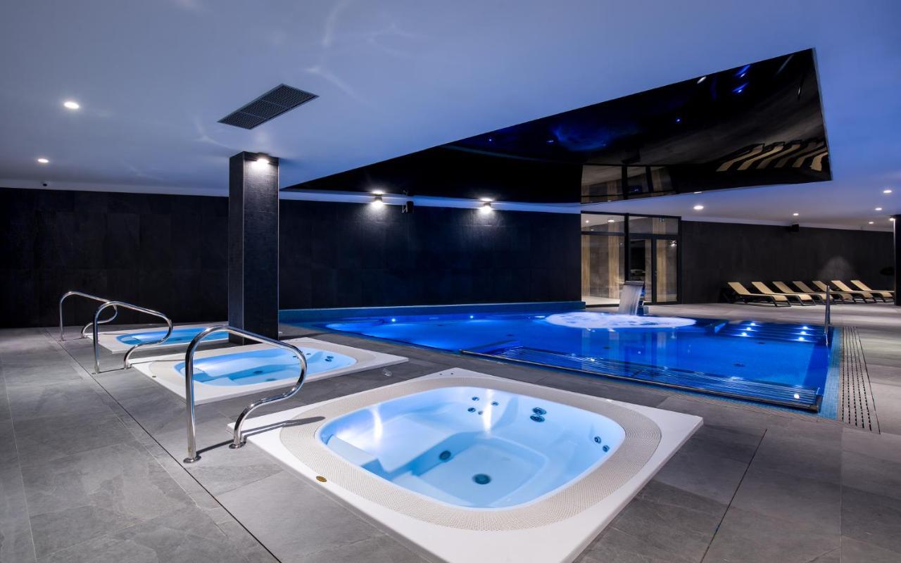 Green Mountain 5* Hotel คาร์ปัตซ์ ภายนอก รูปภาพ The spa at The Dorchester