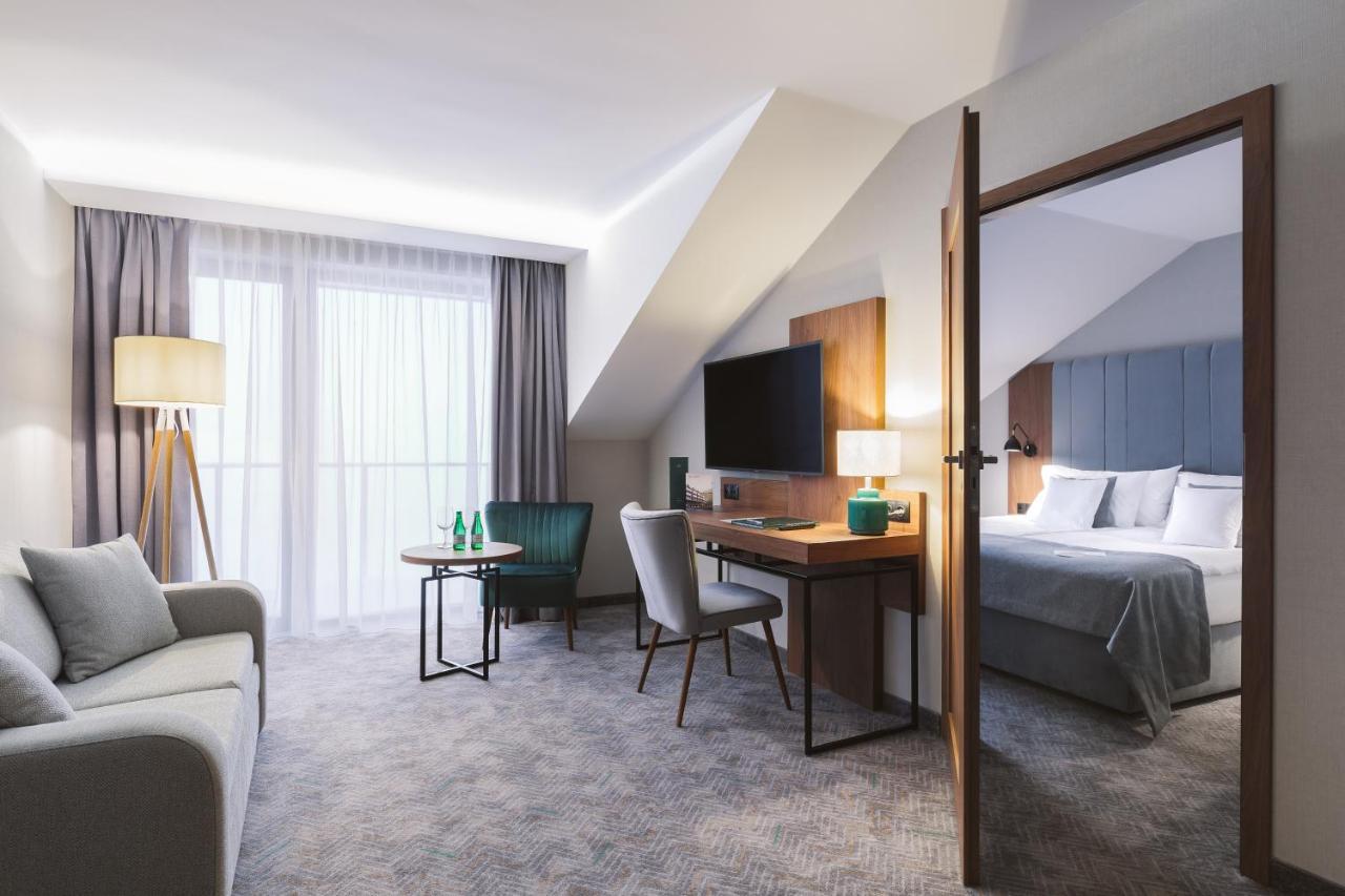 Green Mountain 5* Hotel คาร์ปัตซ์ ภายนอก รูปภาพ Suite