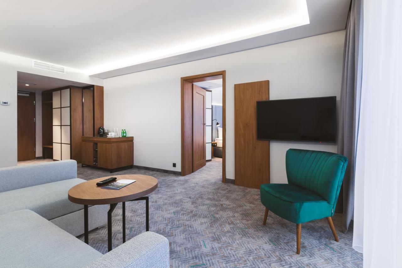 Green Mountain 5* Hotel คาร์ปัตซ์ ภายนอก รูปภาพ Suite