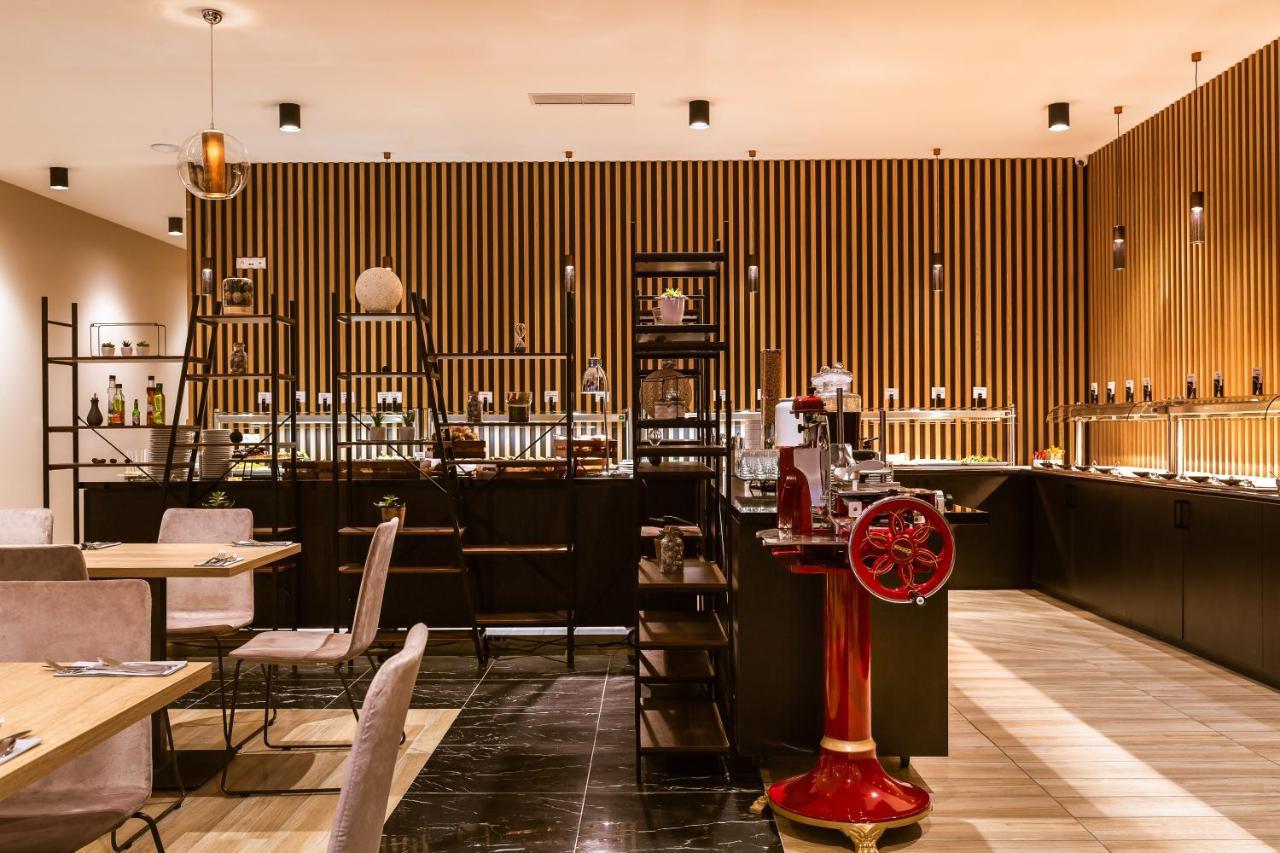 Green Mountain 5* Hotel คาร์ปัตซ์ ภายนอก รูปภาพ The restaurant