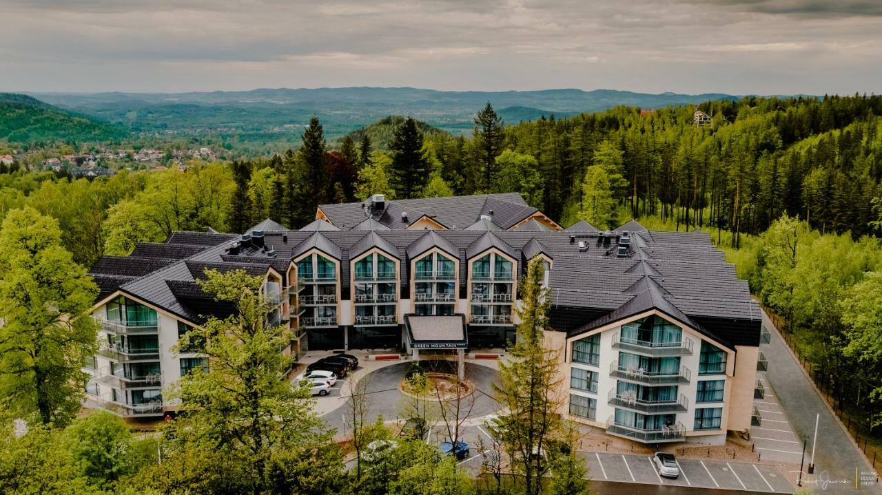 Green Mountain 5* Hotel คาร์ปัตซ์ ภายนอก รูปภาพ The Inn at Cedar Falls