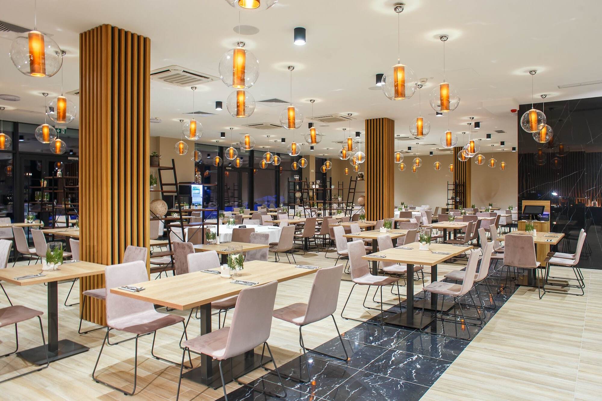 Green Mountain 5* Hotel คาร์ปัตซ์ ภายนอก รูปภาพ Restaurant
