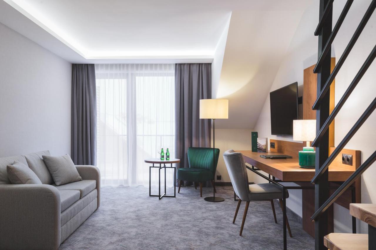 Green Mountain 5* Hotel คาร์ปัตซ์ ภายนอก รูปภาพ Suite
